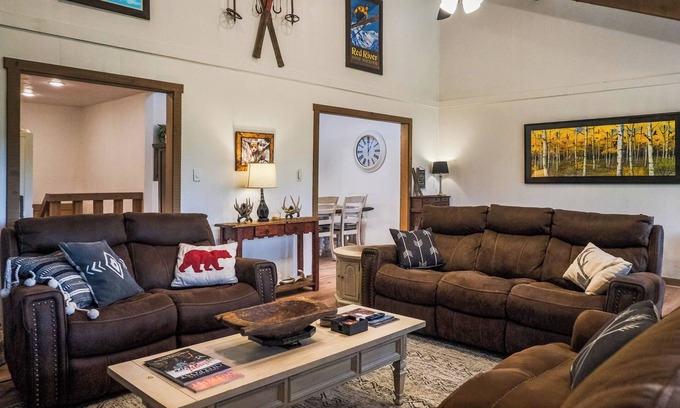Angel Fire Casa | Location! Short walk to golf/tennis/park, firepit, multiple decks, high spd wifi
