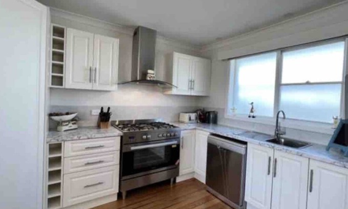 Loch Casa | Loch Village Guesthouse-ensuite spa-Pet friendly