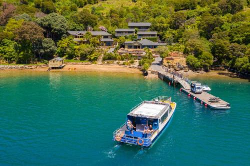 Lochmara Bay Cabina | Lochmara Lodge - 20mins by boat from Picton