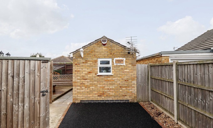 Mablethorpe and Sutton Cabaña | Lockdown Lodge