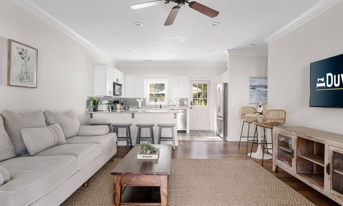 Mount Pleasant Apartamento | Loco Bungalow! | Shem Creek Neighborhood