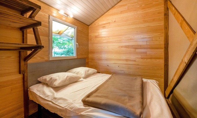 Lesperon Alquiler De RV | 'Lodge 1' con piscina compartida, terraza privada y jardín compartido
