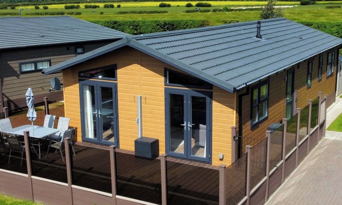 Runswick Bay Cabaña | LODGE 18 - THE PINES, pet friendly, with a garden in Runswick Bay