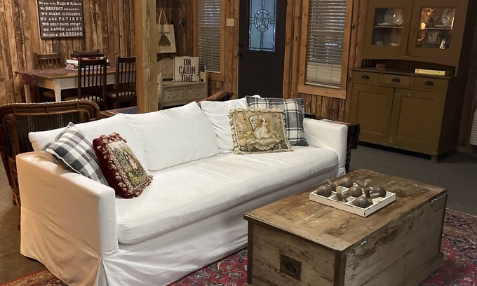Montgomery Casa | Lodge like Guest House walking distance to downtown Historic Montgomery, Texas