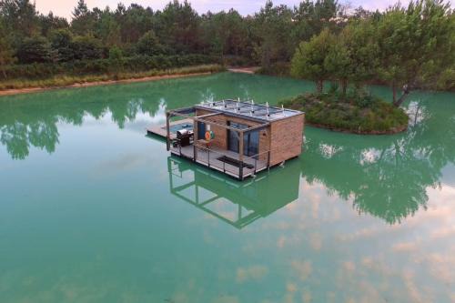 Parcoul-Chenaud Alquiler De Eote | Lodge on the water in Dordogne