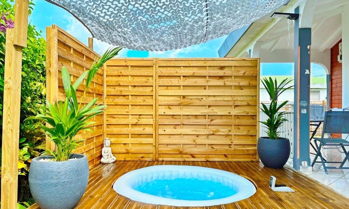Les Abymes Apartamento | Lodge Sopraia Jardin-spacieux- Jacuzzi- Proche aéroport