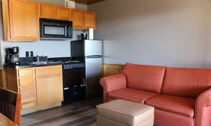 Canyon Lake Cabina | Lodge Suite Downstairs W/ Deck - 105