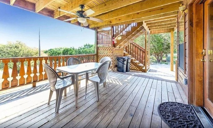 Canyon Lake Cabina | Lodge Suite Downstairs W/ Deck - 106