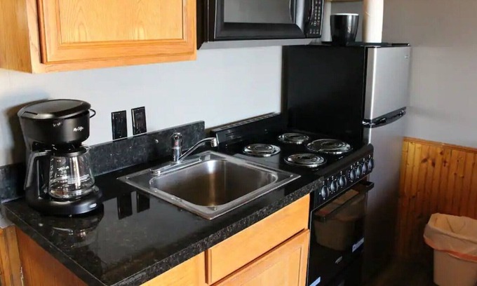Canyon Lake Cabina | Lodge Suite Upstairs W/ Balcony - 203