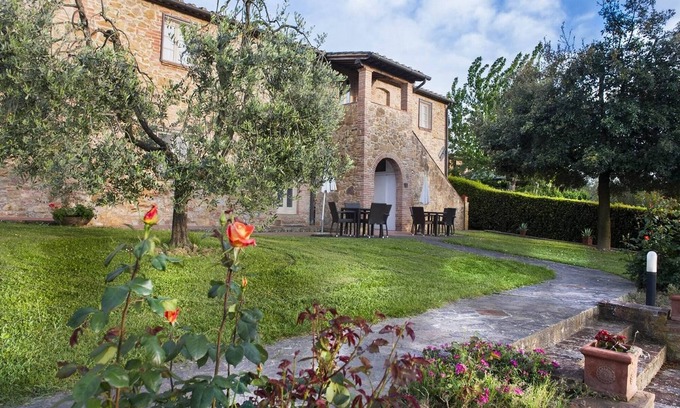 Montaione Apartamento | Lodging in central Tuscany,pool,children pool,Aircon,ideal for families, sleep 5