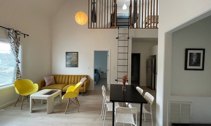 Belding Woods Casa | Loft 654A two blocks from Bart and Amtrak