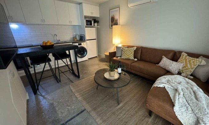 Devonport Apartamento | Loft Apmnt with A/C in Central Devonport