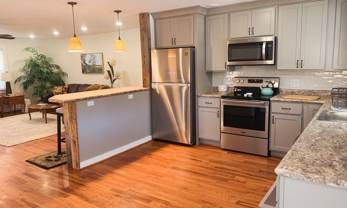 West Jefferson Cabina | Loft At Dew Drop - 2BR/1BA! Short walk to West Jefferson