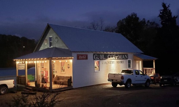 Bean Station Apartamento | Loft at the Country Store! Unique Southern Stay! 1bed, 1bath