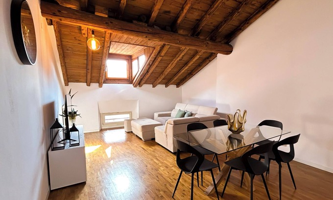 Bergamo Apartamento | [Loft attic] on the Bergamo skyline