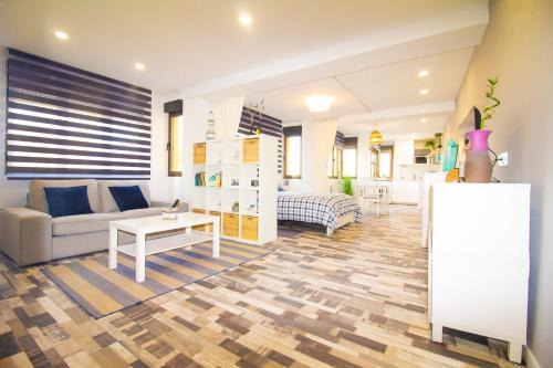 Cimadevilla Apartamento | Loft en Gijón - Cimavilla con vistas al cerro