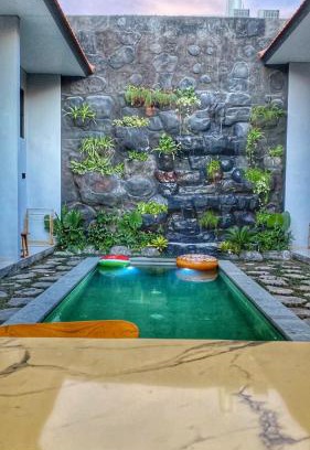Batu Bolong Villa | Loft Hideaway Villa with Sofa Bed Central Canggu