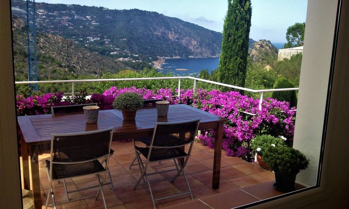 Aiguablava Apartamento | Loft en playa de Aiguablava. Costa Brava. Con jardín privado y vistas al mar.