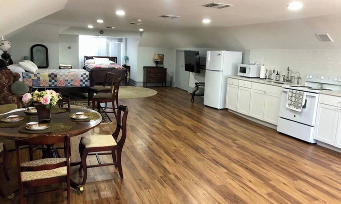 Greater Belhaven Apartamento | Loft in Historic Mims-Dreyfus House in Belhaven