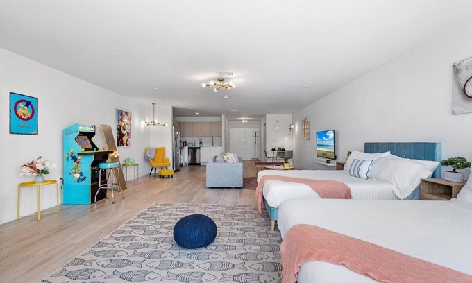 Ojus Apartamento | Loft Style Unit with Open Layout