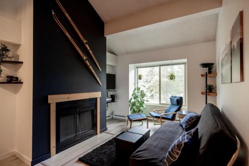 Whistler Creekside Casa | Lofted1BR, Sleeps 4, Pool, Parking, Near Shops & Lake