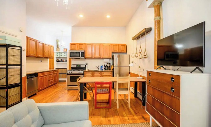 Historic Downtown Apartamento | Lofty and Light, Best of Jersey City