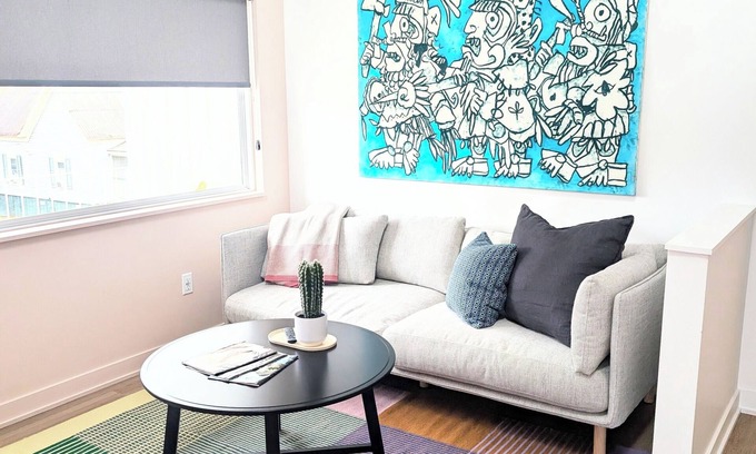 Downtown Apartamento | Lofty Living - Walk to Downtown