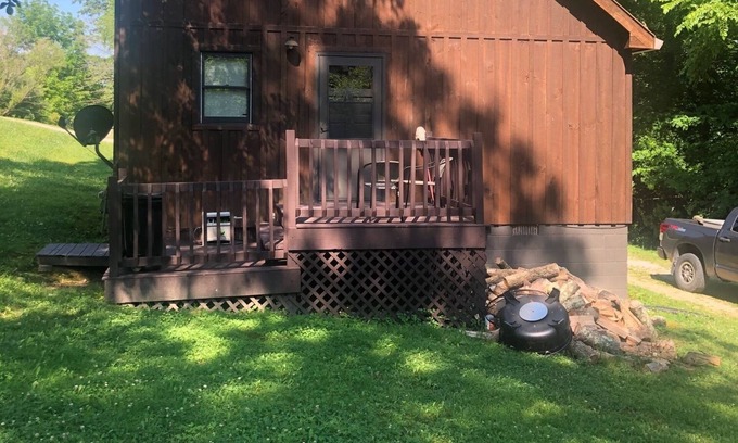 Farmers Casa | Lofty “Musky Cabin” situated on a hill with musky decor, fire ring, and 2 decks!