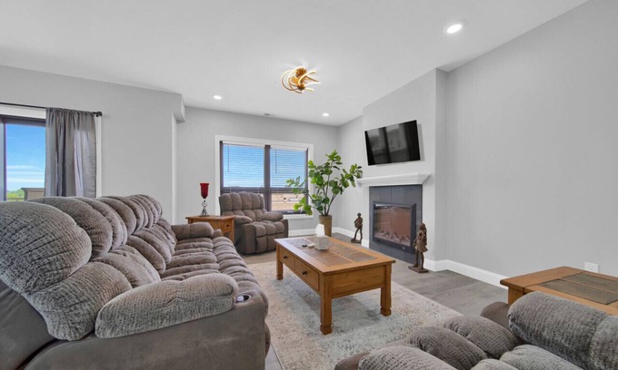 Port Huron Apartamento | Lofty Riverview Retreat - Great views & downtown!