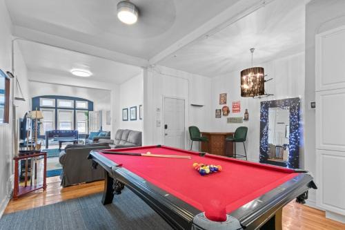 Gay Village Apartamento | Lofty Urban Duplex Two Story Getaway