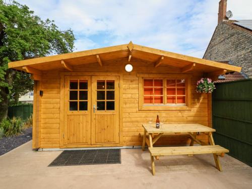 West Pennard Casa | Log Cabin - Amber Glow