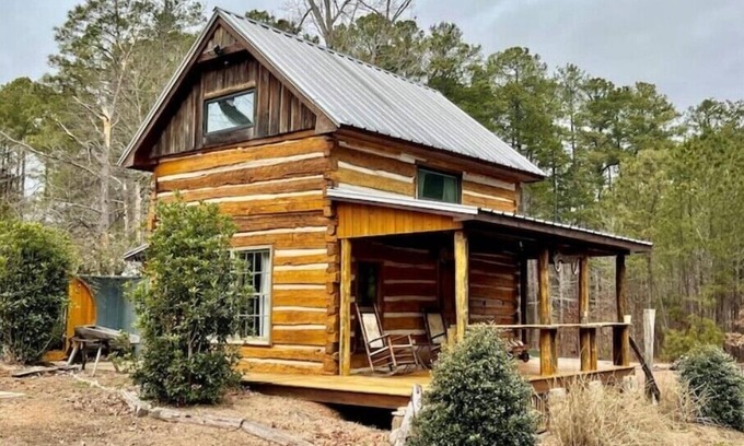McCain Cabina | Log Cabin at Jordan Lake