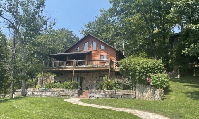 Lake Ozark Cabina | Log Cabin,dock,boat slip, fire pit , and walk to Bagnell