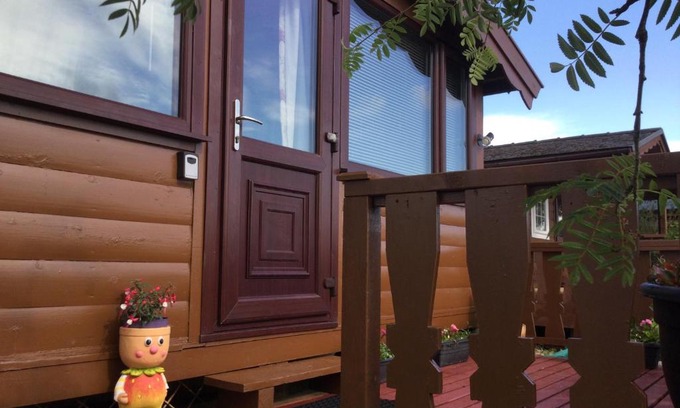 Bronaber Casa | Log cabin - free parking garden & pet friendly