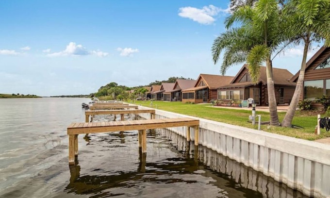 Okeechobee Cabina | Log Cabin Getaway