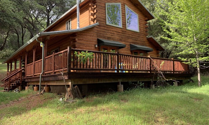 Columbia Casa | Log cabin house in historic Columbia