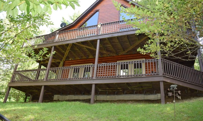 Piney Creek Cabina | Log Cabin in a secure community in the beautiful Blue Ridge Mountains.