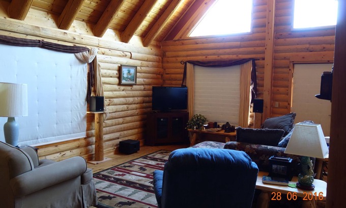 Collbran Cabina | Cabaña de madera en los álamos tembloses en el parque estatal Vega