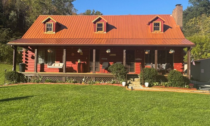 Huntington Casa | Log Cabin in the Field