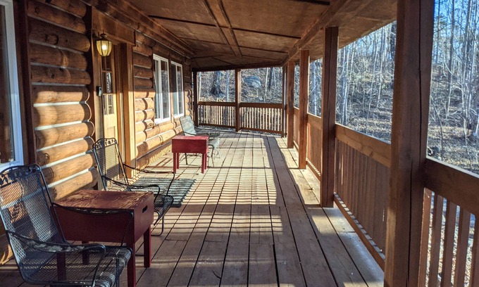 Peaks Cabina | Log Cabin in the Mountains! Large family friendly!