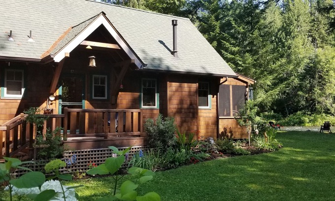 McKenzie Bridge Cabina | Log Cabin Inn McKenzie cabina frente al río, recién construido