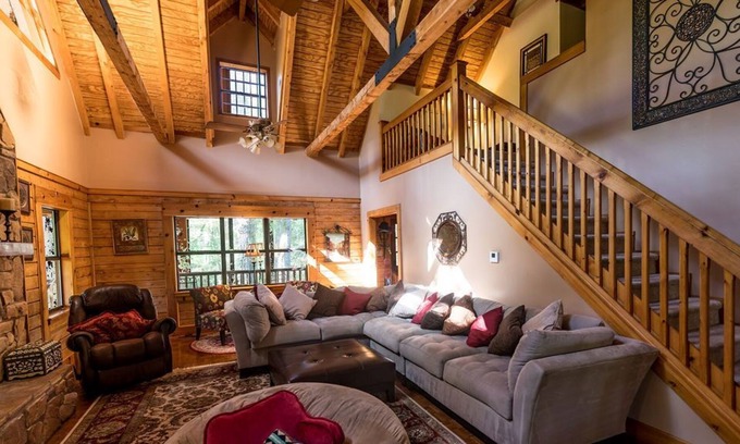 Baker Cabina | Log Cabin on the River