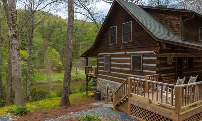 Todd Cabina | Log Cabin on the River w/Hot Tub