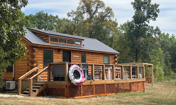 West Siloam Springs Cabina | Log Cabin on the waterfall