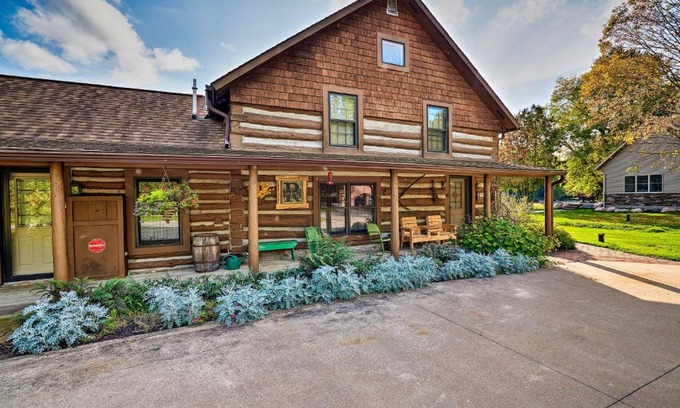 White Lake Casa | Log Cabin on the Wolf River with Private Hot Tub!