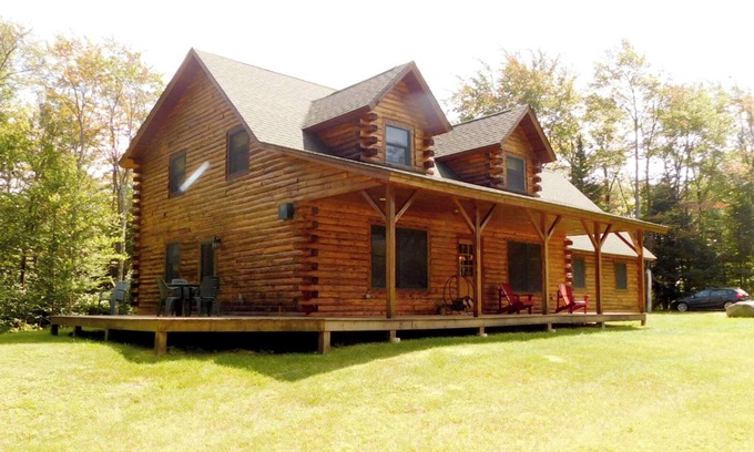 North Troy Casa | Log Cabin - una milla de Jay Peak Resort
