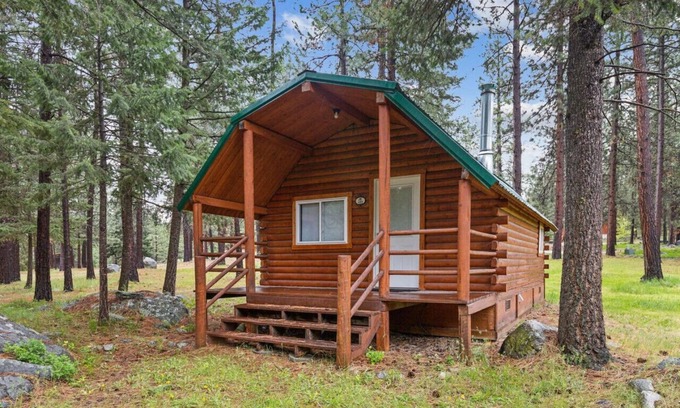 Grantsdale Cabina | Log Cabin Retreat in the Montana Wilderness