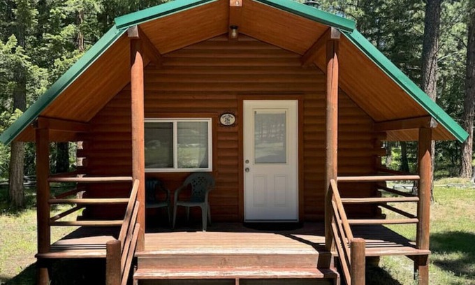 Grantsdale Cabina | Log Cabin Retreat in the Montana Wilderness