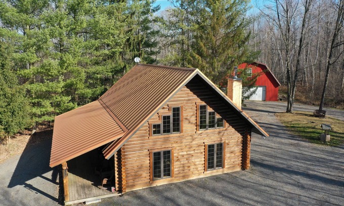 Babcock Cabina | Log cabin secluded on 80 acres