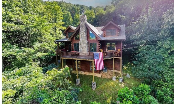 Robbinsville Cabina | Log cabin, spectacular view, private trail. Home base for your WNC adventures.